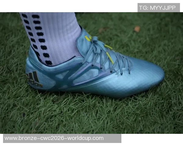 梅西专属adidas足球鞋评测与推荐助你在球场上闪耀风采